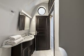 Pearl of Caldera Oia Boutique Hotel