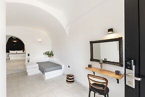 Pearl of Caldera Oia Boutique Hotel