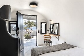 Pearl of Caldera Oia Boutique Hotel