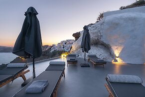 Pearl of Caldera Oia Boutique Hotel
