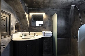 Pearl of Caldera Oia Boutique Hotel