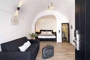 Pearl of Caldera Oia Boutique Hotel