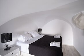 Anemos Cave Suites