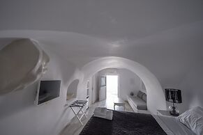 Anemos Cave Suites