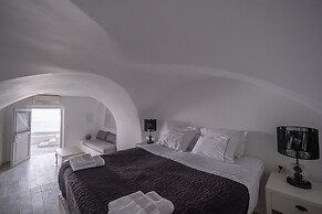 Anemos Cave Suites