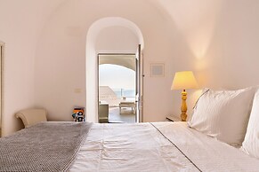 Anemos Cave Suites