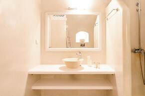 Anemos Cave Suites