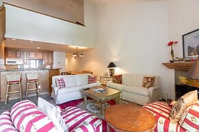 17 Vail Road Condos 5 Minute Walk to Vail Village and Gondola One by R