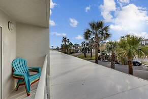 Seacrest 206 is a gorgeous Gulf Front2 BR with Free Beach Service for 