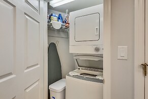 Seacrest 206 is a gorgeous Gulf Front2 BR with Free Beach Service for 