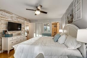 Seacrest 206 is a gorgeous Gulf Front2 BR with Free Beach Service for 