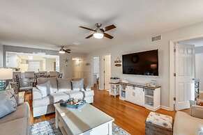 Seacrest 206 is a gorgeous Gulf Front2 BR with Free Beach Service for 