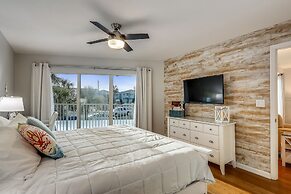 Seacrest 206 is a gorgeous Gulf Front2 BR with Free Beach Service for 