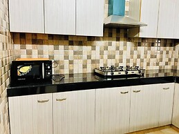 Olive Service Apartment Near Artemis