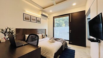 Olive Service Apartment Near Artemis