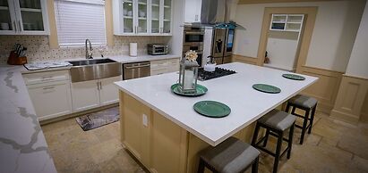 5Bdrm 3.5Bath 12Beds - HOME BIG AS TEXAS