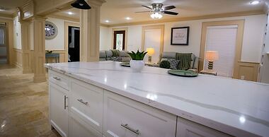 5Bdrm 3.5Bath 12Beds - HOME BIG AS TEXAS