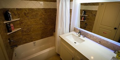 5Bdrm 3.5Bath 12Beds - HOME BIG AS TEXAS