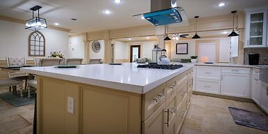 5Bdrm 3.5Bath 12Beds - HOME BIG AS TEXAS