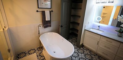 5Bdrm 3.5Bath 12Beds - HOME BIG AS TEXAS