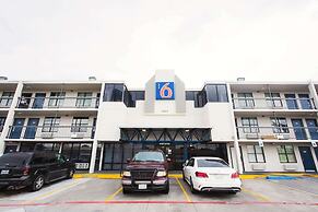 Studio 6 Houston, TX – Medical Center NRG Stadium