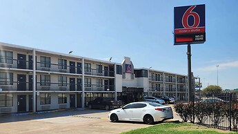 Studio 6 Houston, TX – Medical Center NRG Stadium