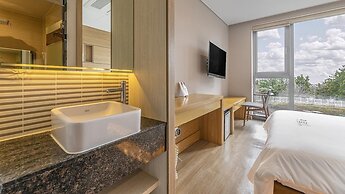 Jeju Maru Hotel & Cafe