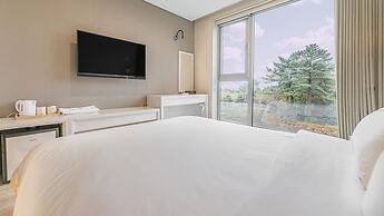 Jeju Maru Hotel & Cafe
