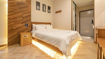 Jeju Maru Hotel & Cafe