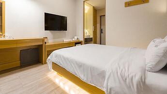 Jeju Maru Hotel & Cafe