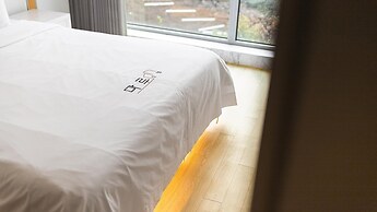 Jeju Maru Hotel & Cafe