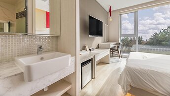 Jeju Maru Hotel & Cafe