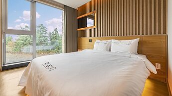 Jeju Maru Hotel & Cafe