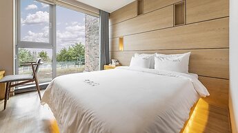 Jeju Maru Hotel & Cafe