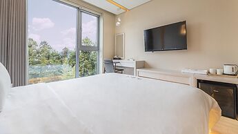 Jeju Maru Hotel & Cafe