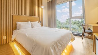 Jeju Maru Hotel & Cafe