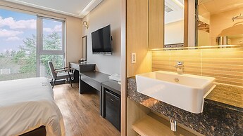 Jeju Maru Hotel & Cafe