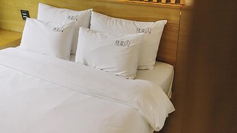 Jeju Maru Hotel & Cafe