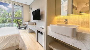 Jeju Maru Hotel & Cafe