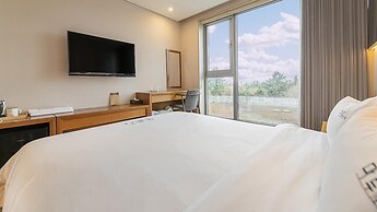 Jeju Maru Hotel & Cafe