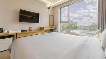 Jeju Maru Hotel & Cafe