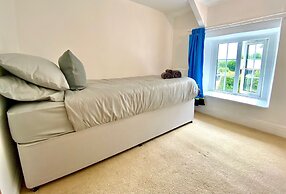 Charming Cottage for 5 Near Dartmoor, Beach, Pub