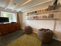 Charming Cottage for 5 Near Dartmoor, Beach, Pub