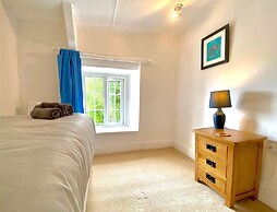 Charming Cottage for 5 Near Dartmoor, Beach, Pub