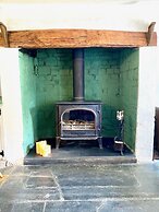 Charming Cottage for 5 Near Dartmoor, Beach, Pub