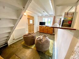 Charming Cottage for 5 Near Dartmoor, Beach, Pub