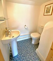 Charming Cottage for 5 Near Dartmoor, Beach, Pub