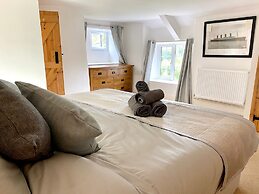 Charming Cottage for 5 Near Dartmoor, Beach, Pub