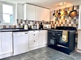 Charming Cottage for 5 Near Dartmoor, Beach, Pub