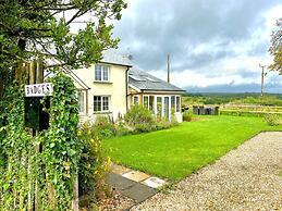 Charming Cottage for 5 Near Dartmoor, Beach, Pub